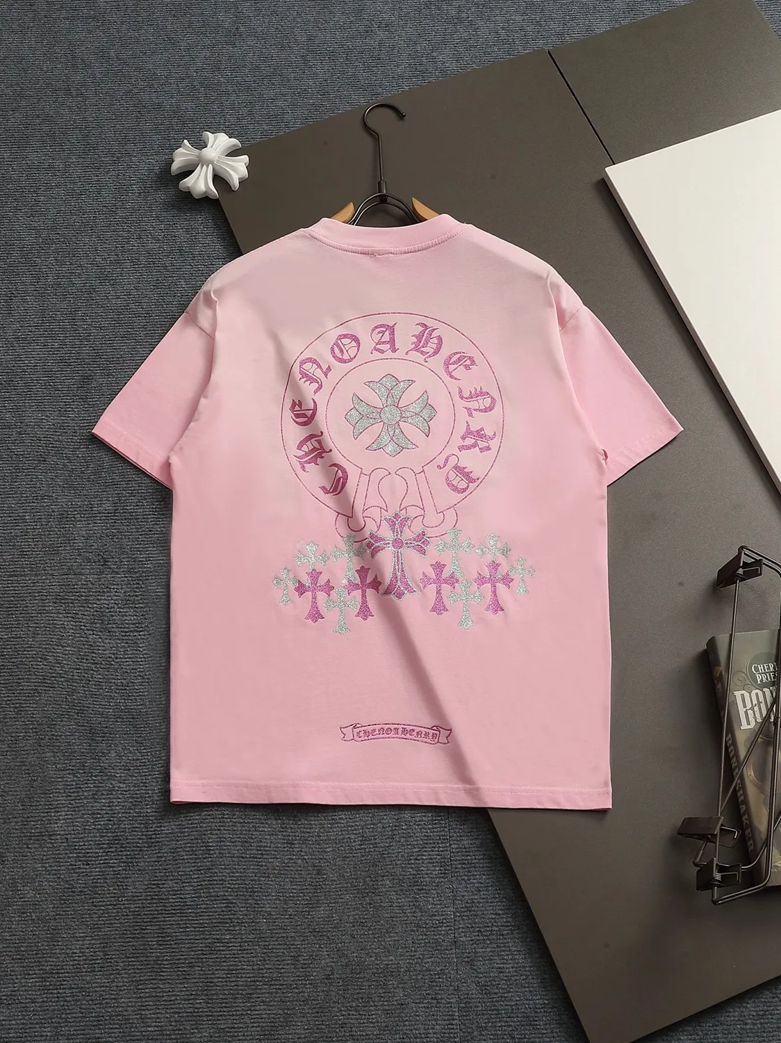 🅿️220 Chrome hearts ch Chrome hearts cross pink hot diamond short-sleeved t-shirt. Advanced tie-dye technology. Large version. Loose and stylish. Low version, slim and long version with upper body and raised hips. 100% commitment: top quality, not fast food. The highest version on the market. Top quality, 320 grams. 26 custom-dyed double yarn cotton, same style for men and women, complete with three standards. Color: Six colors available, available to the public. Size: XS-L. Size chart:
